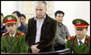 tribunal de Hanoi encuentra al disidente Pham Viet Dao culpable de abusar de las libertades democráticas
